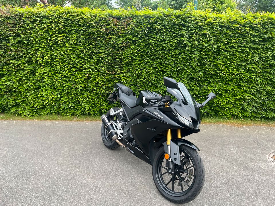 Yamaha Yzf-r 125 /Arrow/Euro 4/ Schwarz in Moormerland