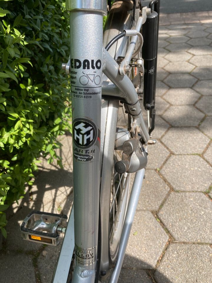 Hartje Damenfahrrad 28‘ mit Koffer in Hespe