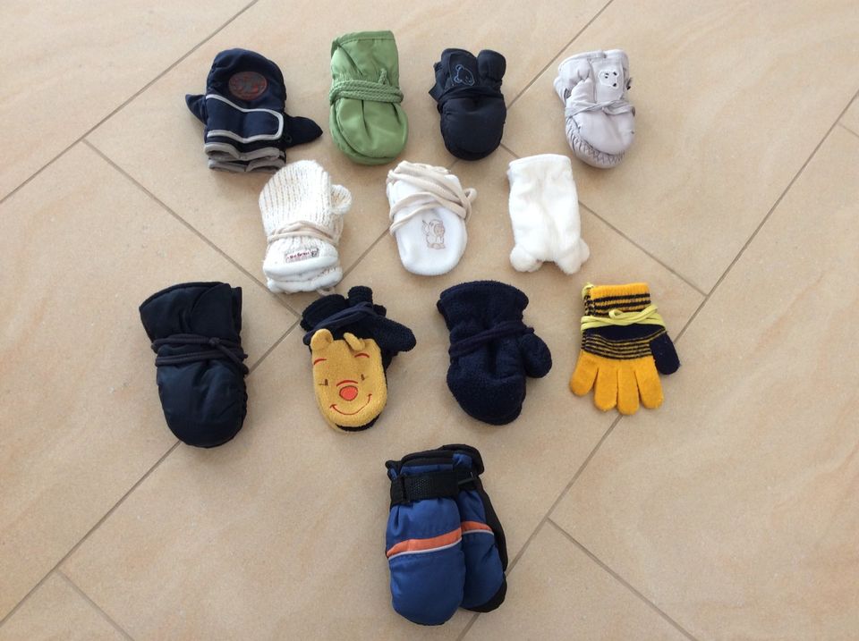 Baby Handschuhe Fäustlinge Gr. 0 1/2 in Weinbergen