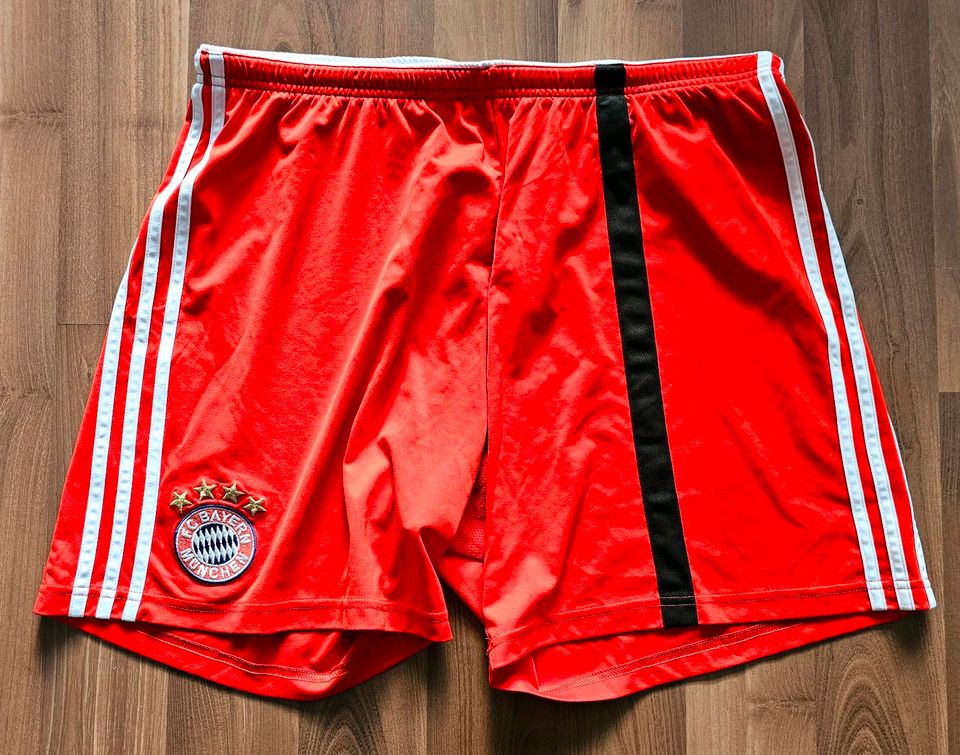 Original FC Bayern München Adidas Shorts Hose XL 2014/15 in Laatzen