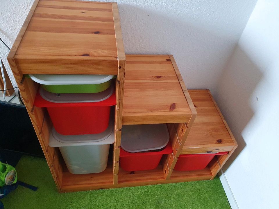 Ikea Kinder Treppenregal mit Kisten in Rotenburg (Wümme)