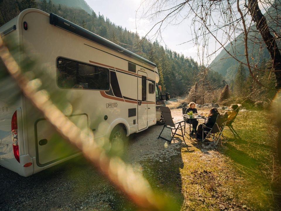 Komfort Wohnmobil Camper für 2 bis 4 Personen zu mieten in Leinfelden-Echterdingen