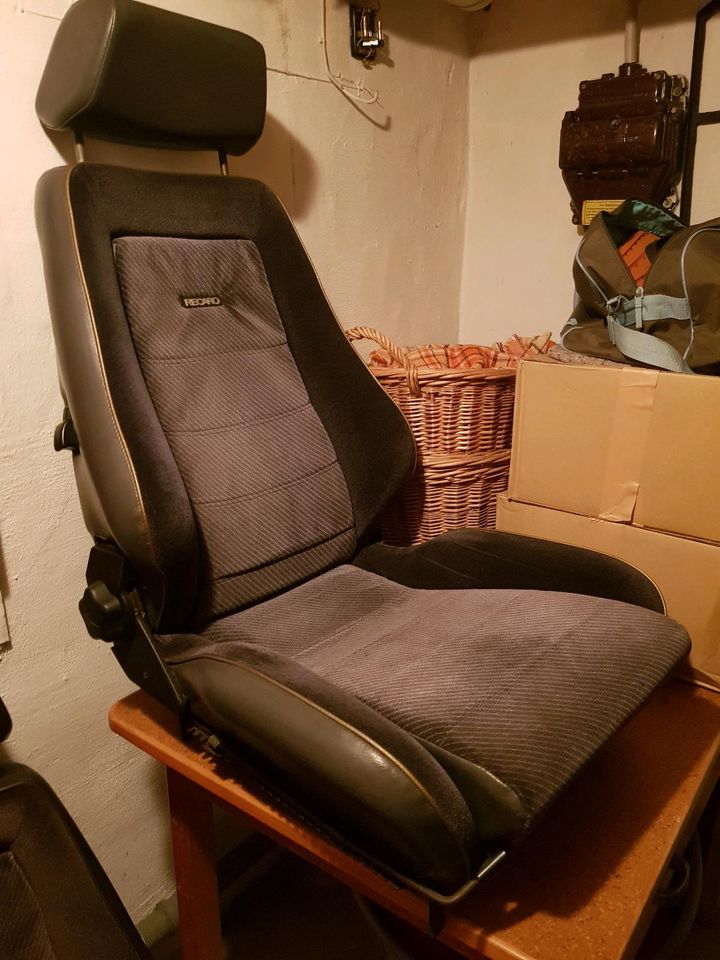 Recaro Sportsitze Klapplehnen historischer Motorsport in Neuental