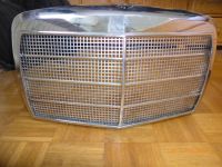 Original Kühlergrill Chrom Mercedes W114 W115 1.Serie Metallwaben Bayern - Schwaig Vorschau