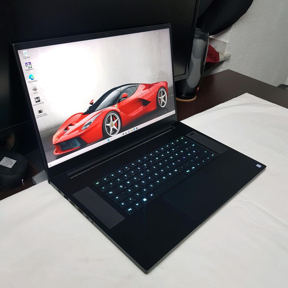 Laptop RAZER BLADE 17. RTX 2080 8GB MAX/intel i7/1TB/144Hz/16GB in Düsseldorf