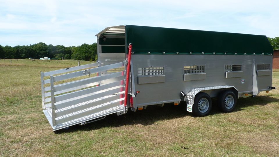 ⭐ BAOS Voll-Aluminium Viehanhänger 5,45x1,95 m Schweine Sauen Kälber Schafe Pkw Anhänger Viehtransport Schweinetransport Schaftransport in Großenkneten