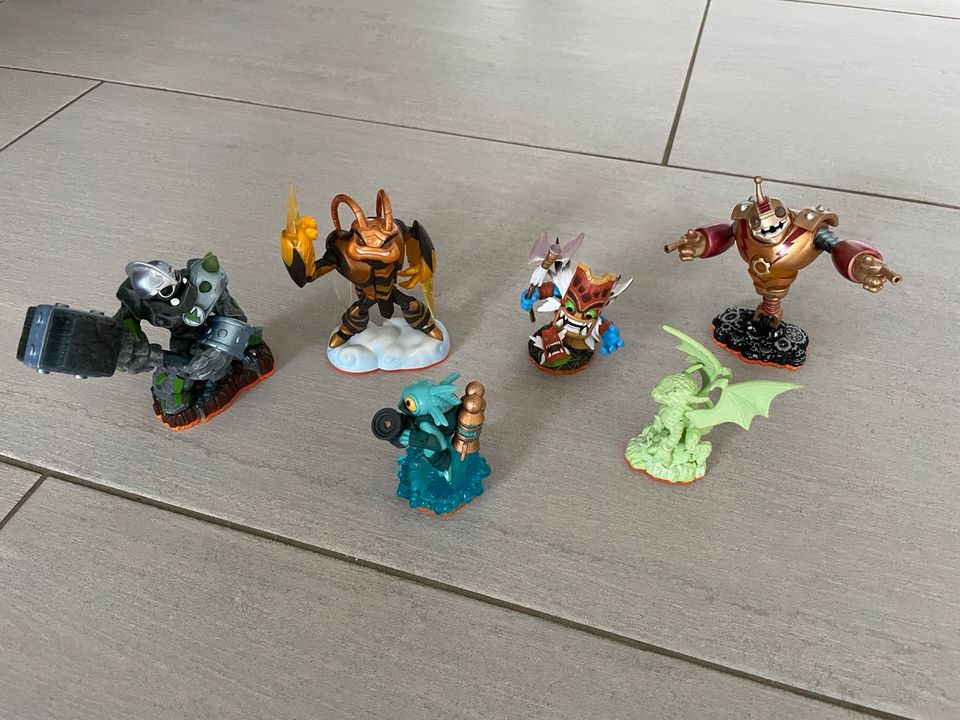 Skylander Starterset inkl. Album/Karten plus 10 Spielfigure in Bonn