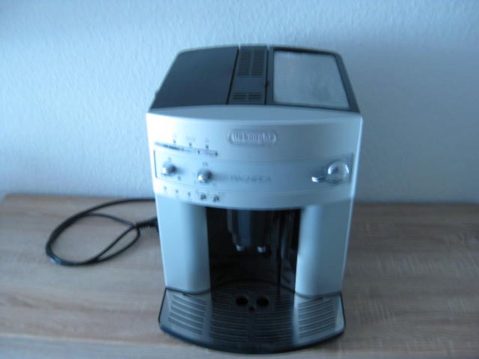 DeLonghi Kaffeemaschine ESAM 3200S in Düsseldorf