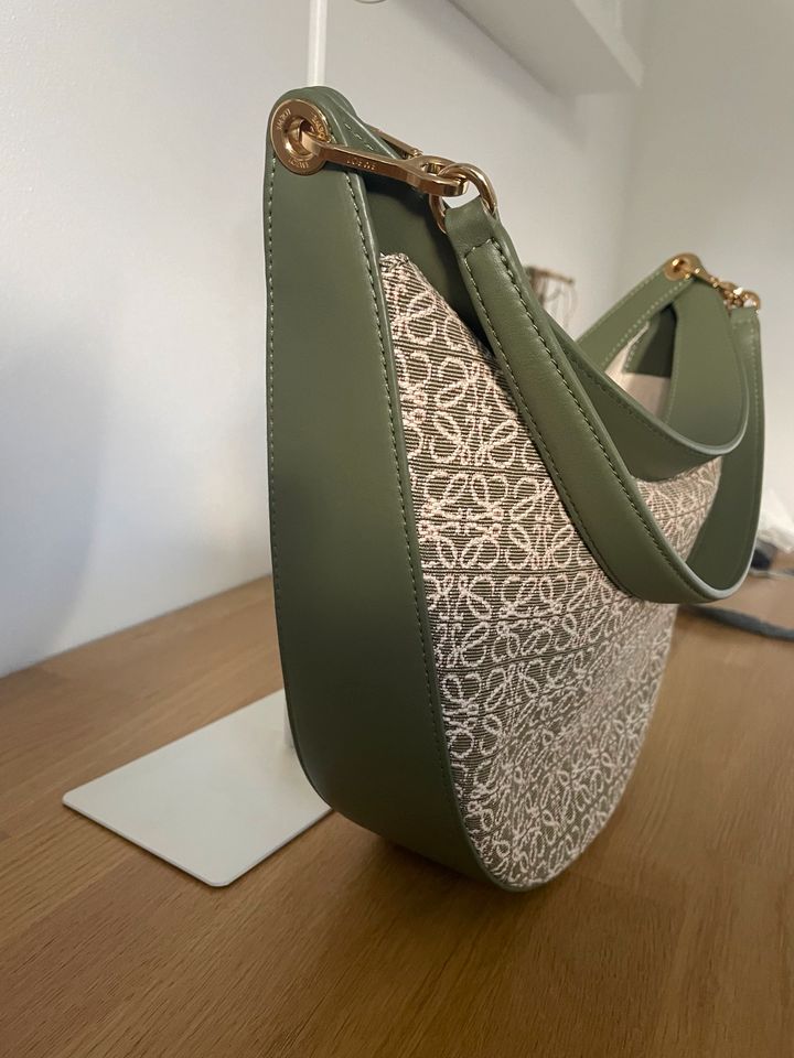 LOEWE Luna Anagram Tasche Avocado Green in Bad Friedrichshall