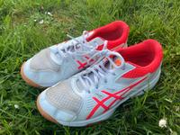Asics Hallenschuhe weiß 38 Hessen - Echzell  Vorschau