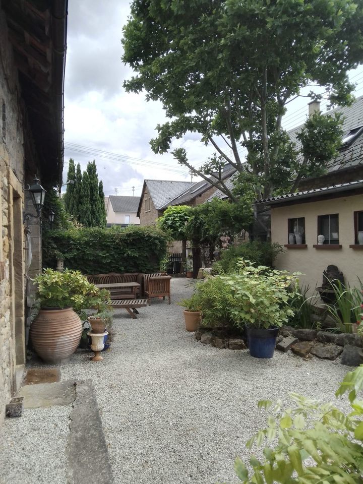 GEMÜTLICHES EINFAMILIENHAUS MIT SCHÖNER GARTENANLAGE IN HOCHSTETTEN-DHAUN in Hochstetten-Dhaun