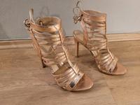 High Heels gold Cosplay Mona/Geshin impact Hessen - Bad Wildungen Vorschau