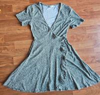 Pull&Bear Streublumen Kleid mit Rüschen Gr. S Grün/Weiß Baumwolle Berlin - Pankow Vorschau