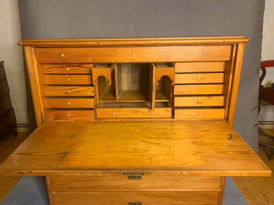 Sekretär/Schreibschrank Weichholz um 1850/70 Spät Biedermeier in Eicklingen