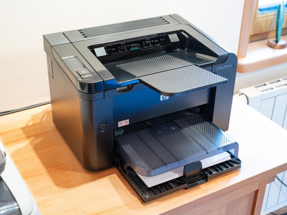 Laserdrucker HP Laserjet Professional P1606dn duplex in Schnaitsee