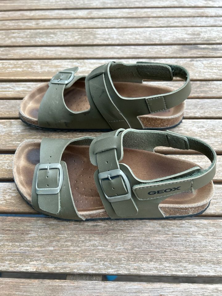 Geox Sandalen in dunklem grün - Größe 36 in Offenburg