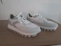 Tamaris Sneaker Größe 37, US 6,5 Nordrhein-Westfalen - Linnich Vorschau