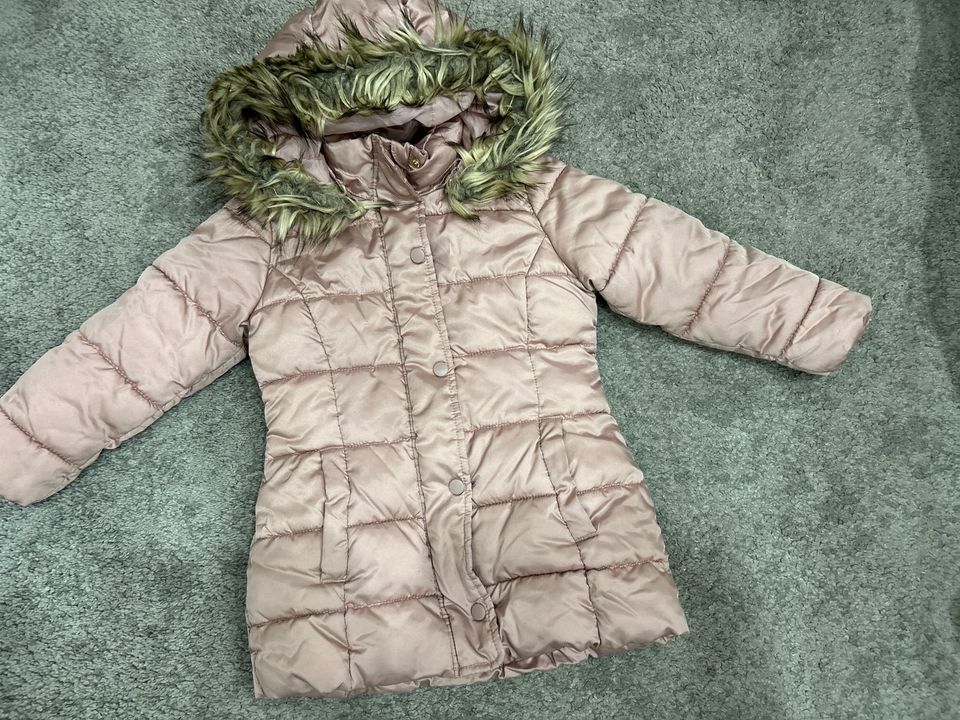 H&M Winterjacke gr. 122 in Duisburg