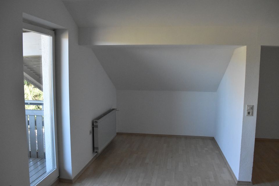 Gemütliche 1,5 Zi-DG-Wohnung * Hell und modern *ideal f. Single in Kirchberg i. Wald