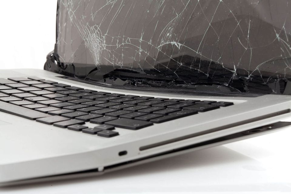 Suche kaputte laptops (2015-2024) egal welche schäden in Grafling