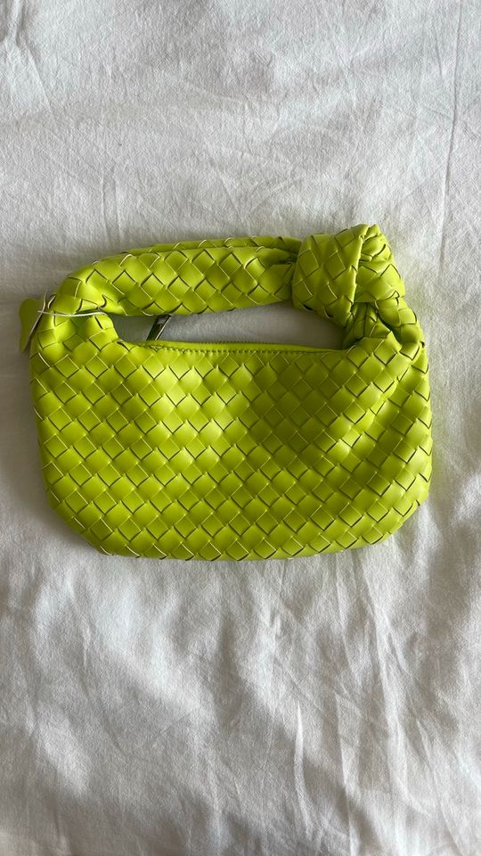 Gewebte kleine Handtasche, in grün/gelb, echtes Leder, NEU in Köln