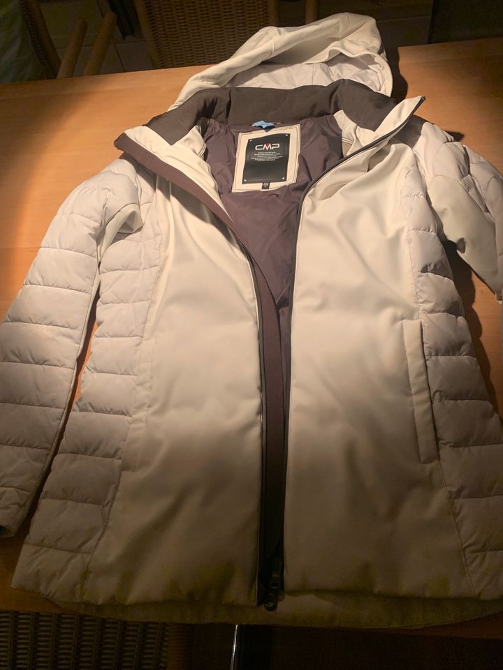 CMP - wasserdichte warme Winterjacke creme Gr. 38/S gereinigt in Hofheim am Taunus