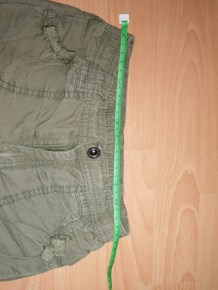 Coole, bequeme Hose, khaki mit Herzen, ca Gr 110/116 in Böblingen