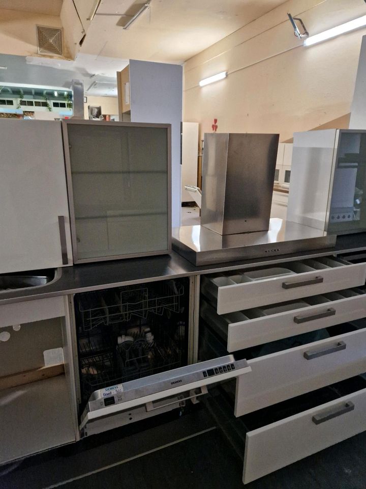 Küche in weiß hochglanz mit alle Geräten Siemens Ab Sofort Abhole in Herne