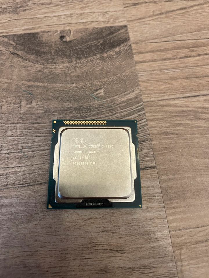 Intel Core i3-3220 3,30GHz CPU Prozessor in Friedeburg