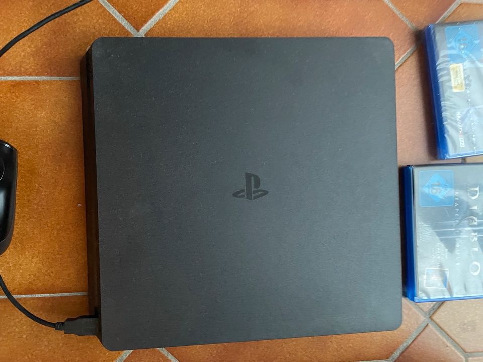PlayStation 4 mit 2 Controllern, 2 Spielen und der OVP in Hamburg