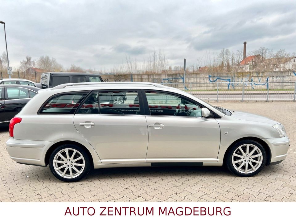 Toyota Avensis Kombi 2.0Executive ROLLSTUHLFAHRER UMBAU in Magdeburg