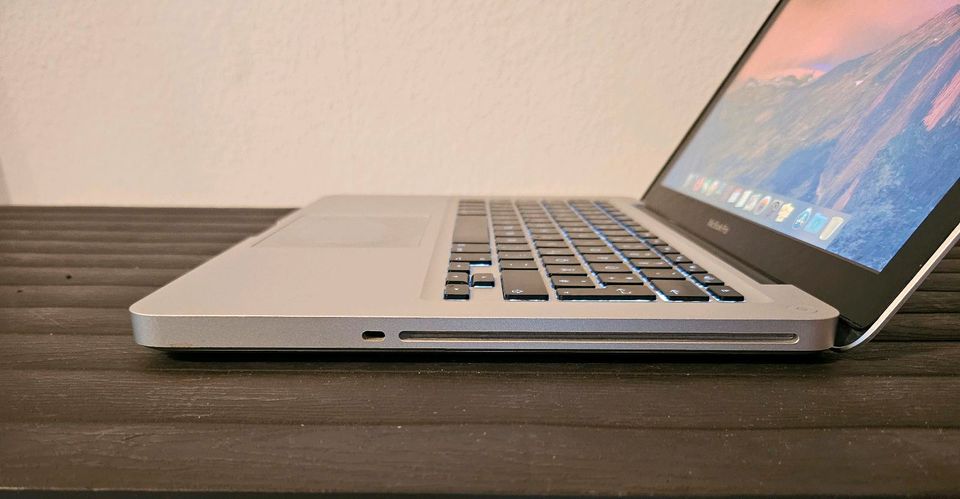 MacBook Pro 13 Zoll Mitte 2010 Mit Ladegerät in Murr Württemberg