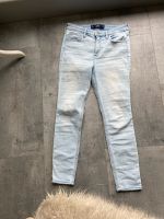 High-Rise Super Skinny hellblau Gr. 28/26 HOLLISTER Hessen - Oberursel (Taunus) Vorschau