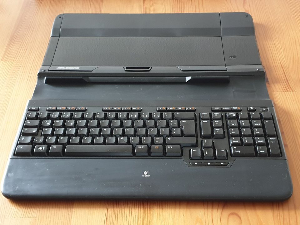 Logitech Alto Business Laptopständer Halter mit Tastatur, schwarz in Hamburg