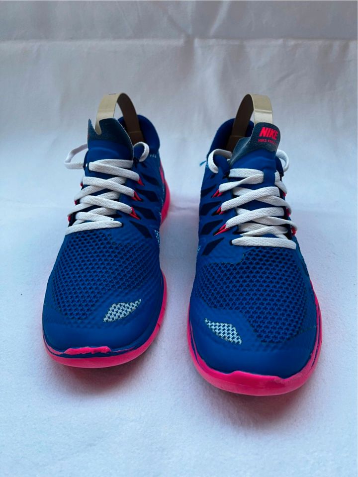 Nike Free Laufschuhe blau-rosa-weiß in Bremen