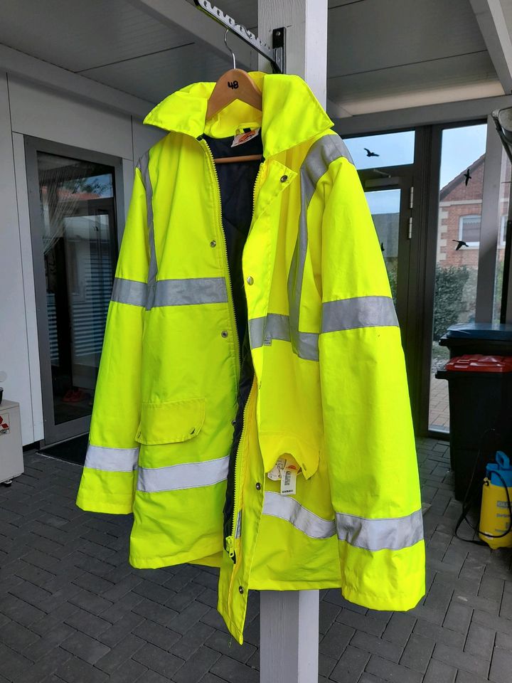 Arbeitsjacke mit reflektierenden Streifen in Coppenbrügge