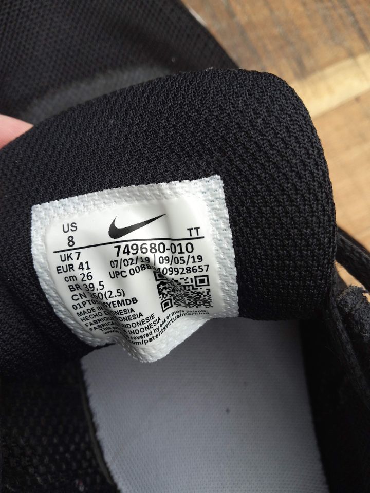 Nike Air Max Invigor schwarz 41 - Zustand sehr gut in Neuss