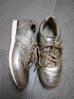 Sneaker mit schönen Details Bayern - Cham Vorschau
