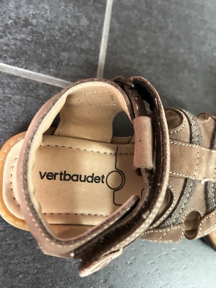 Verbaudet Leder Sandalen Gr. 25 Neu in Wiersdorf