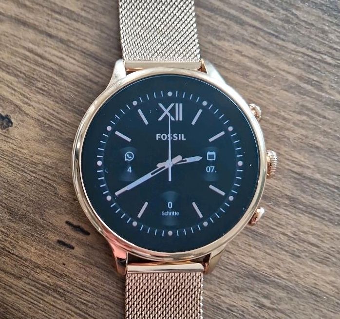 Fossil Smartwatch Gen 6 Roségold | 2 Armbänder | wie neu in Grünberg