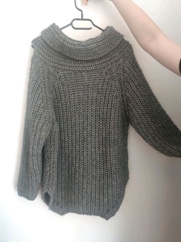 Grauer Strickpullover M/L in Magdeburg