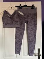 Gymshark Camo Seamless Sports Bra + Leggings, lavender grey, Gr. Niedersachsen - Zeven Vorschau