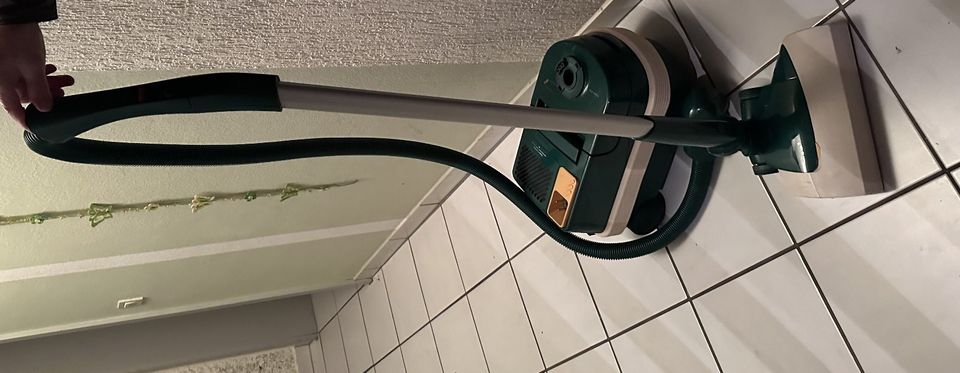 Staubsager Vorwerk Schlitten EB 351 wenig benutzt in Illingen