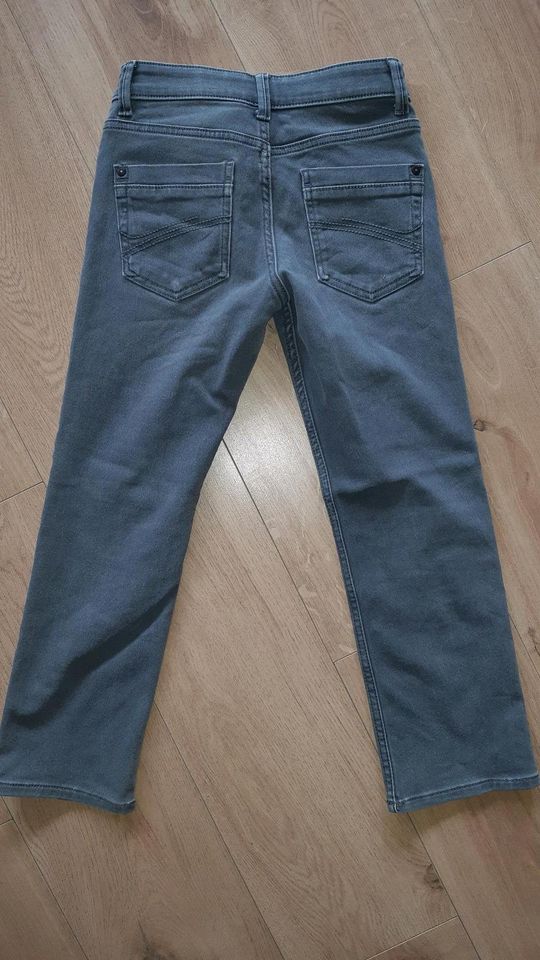 Jeans Gr. 134 Straight in Kösching