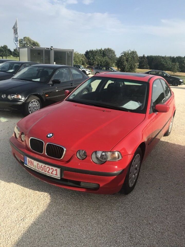 BMW E46 Fußraumverkleidung Fahrerseite in Wüstenrot