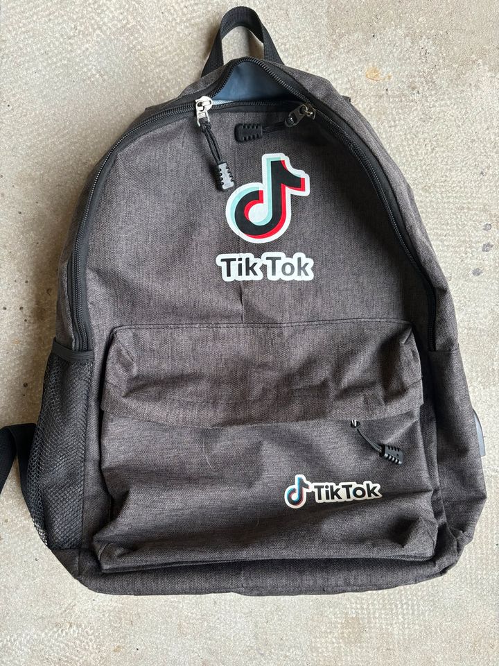 Tik Tok ❤️ Rucksack Tasche grau mit Ladekabel wie neu in Taucha