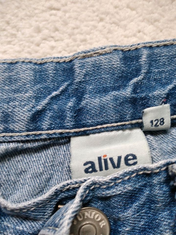 Jungen Jeans cfl und alive 128 in Berlin