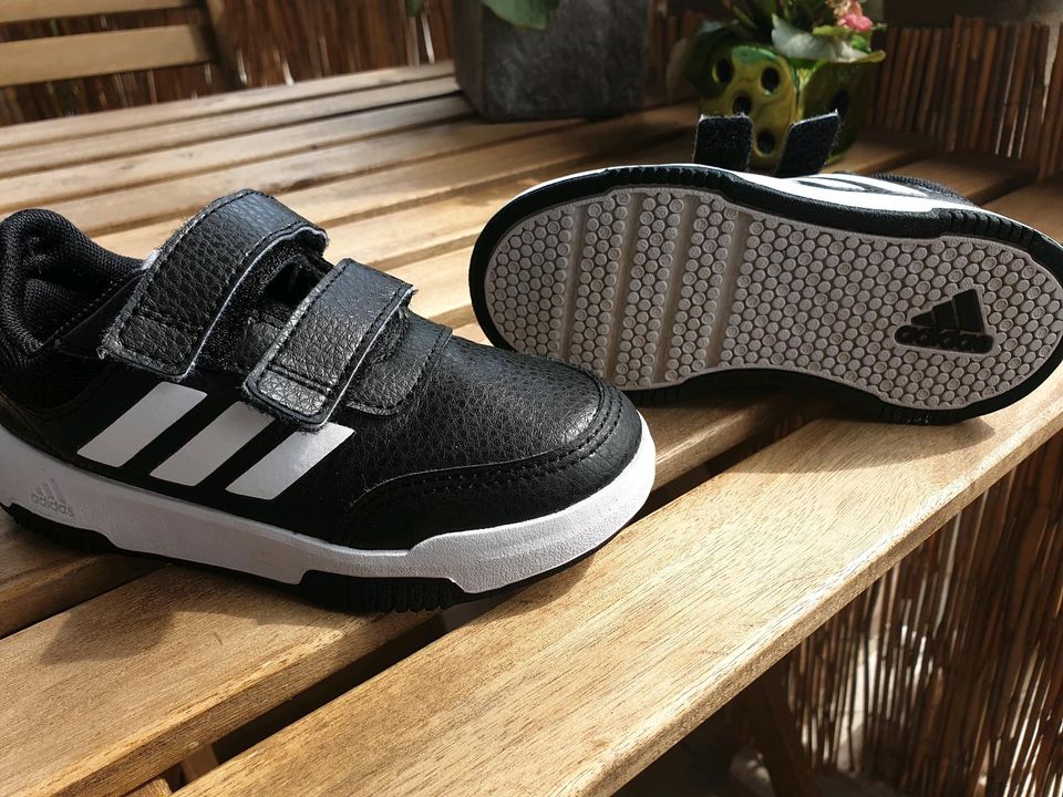 Kinderschuhen Adidas in Freiburg im Breisgau