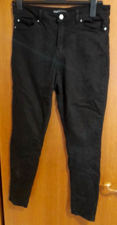 Leichte stretchige Jeans Gr. 44 in schwarz in Steinhöring