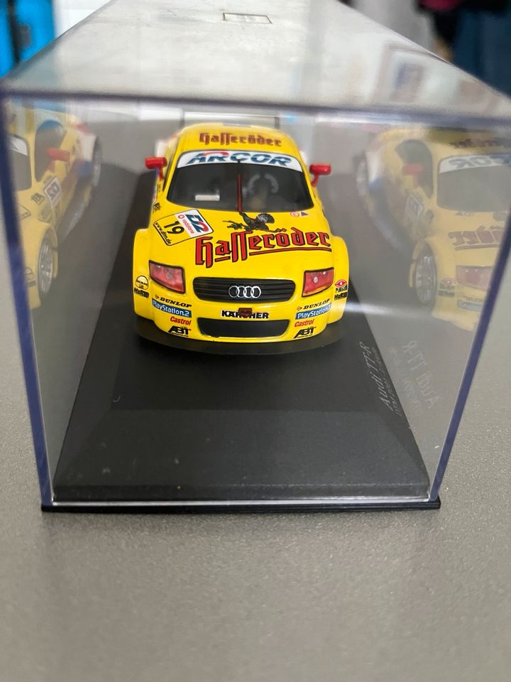 Audi TT-R DTM2001 L.Aiello Minichamps in Nürnberg (Mittelfr)